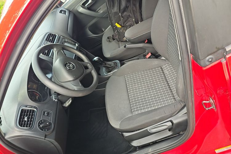 Volkswagen Polo 2015 #19 Volkswagen Polo 2015 car image #19