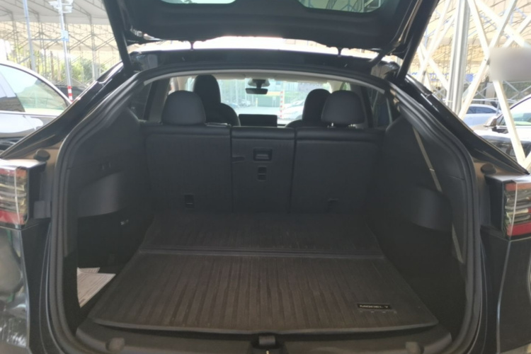 Tesla Model Y 2024 immagine di auto #19