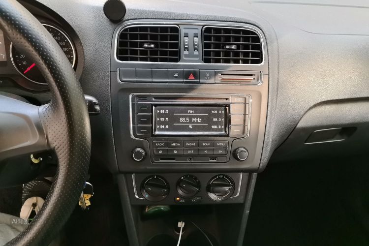 Volkswagen Polo 2015 #15 Volkswagen Polo 2015 car image #15