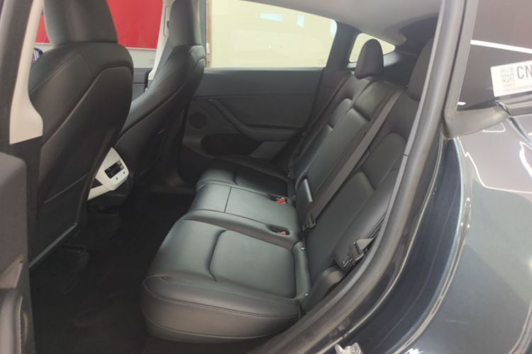Tesla Model Y 2024 immagine di auto #17