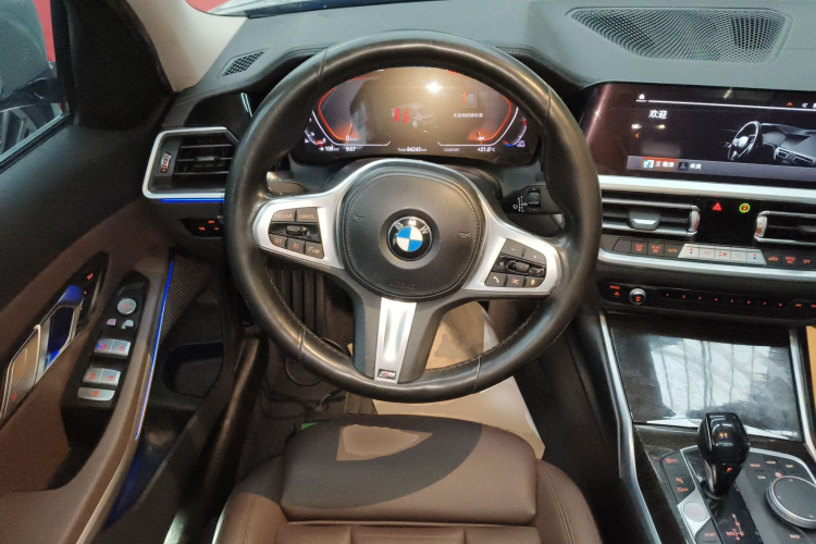 BMW 3 Series 2020 car image #11