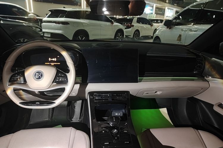 BYD Han 2024 car image #17