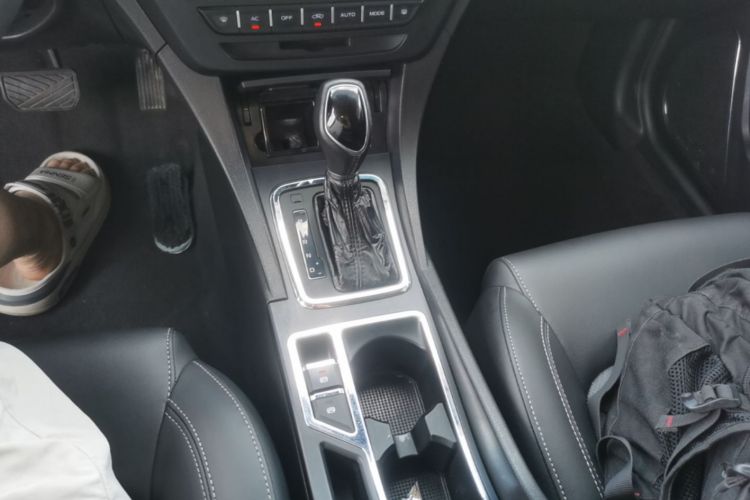 GEELY Emgrand 2017 immagine di auto #18