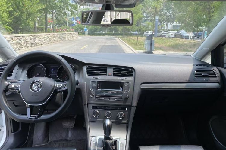 Volkswagen Golf 2015 car image #10