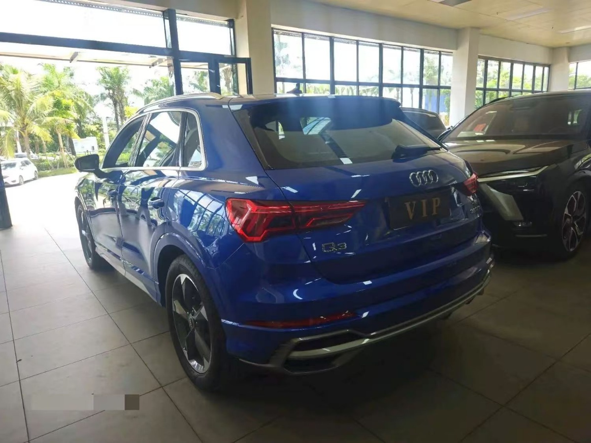 Audi Q3 2023 car image #9