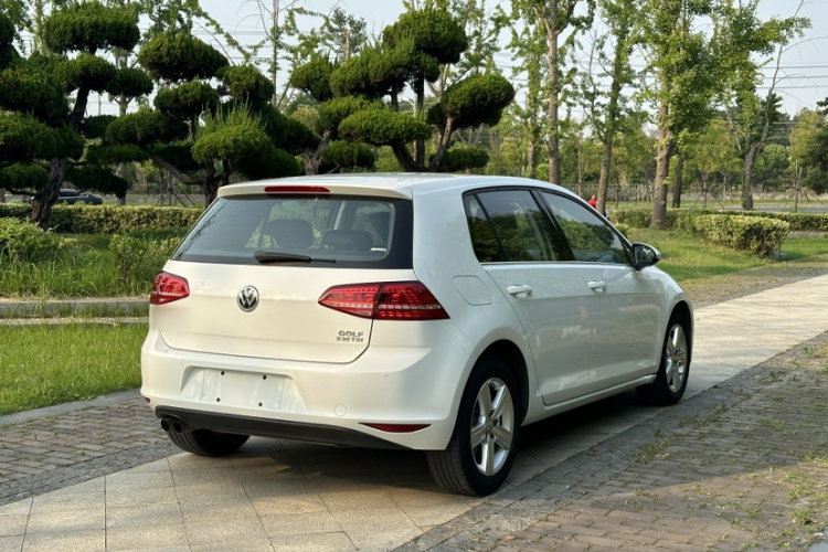 Volkswagen Golf 2016 car image #6