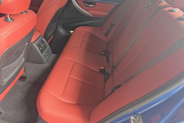 BMW 3 Series 2019 car image #17