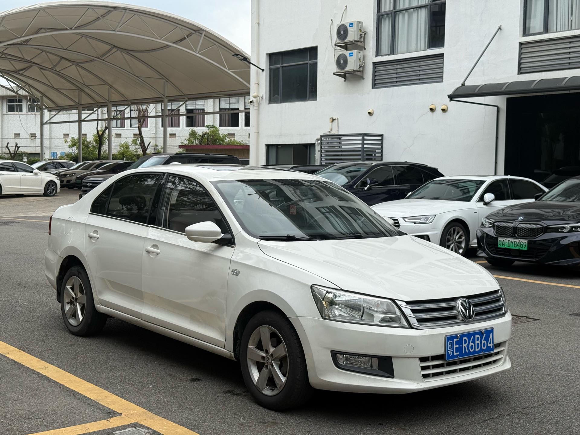 Volkswagen Santana 2015 car image #3