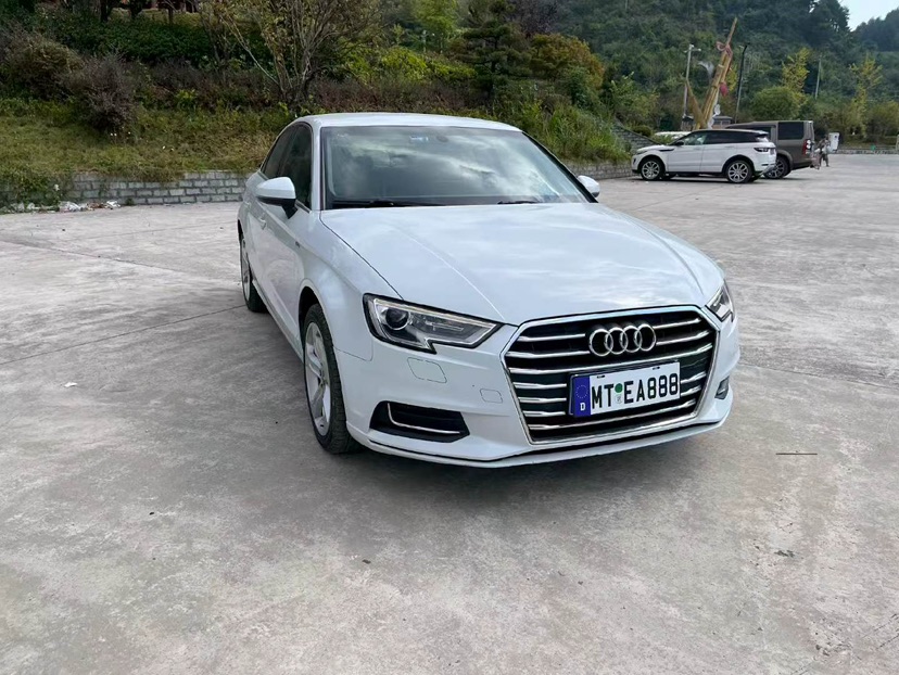 Audi A3 2019 Audi A3 2019 صورة سيارة