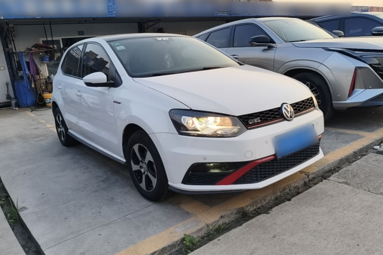 Volkswagen Polo 2016 car image #4