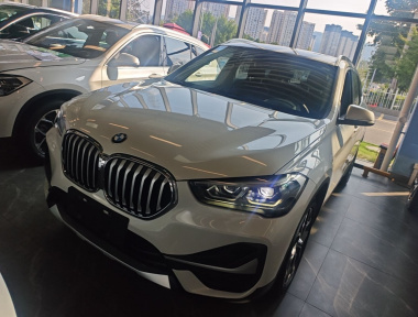BMW X1 2022 صورة سيارة 