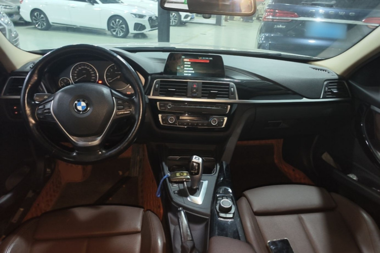 BMW 3 Series 2018 #10 BMW 3 Series 2018 car image #10