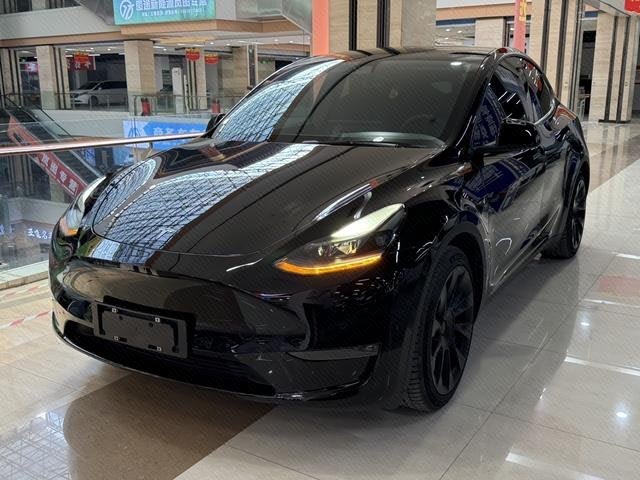 Tesla Model Y 2023 immagine di auto 