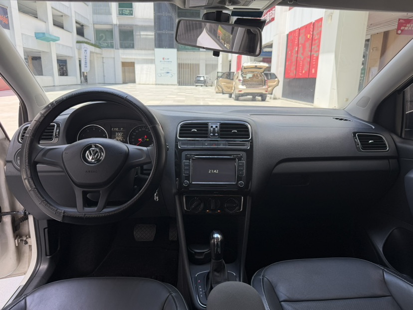 Volkswagen Polo 2014 car image #5