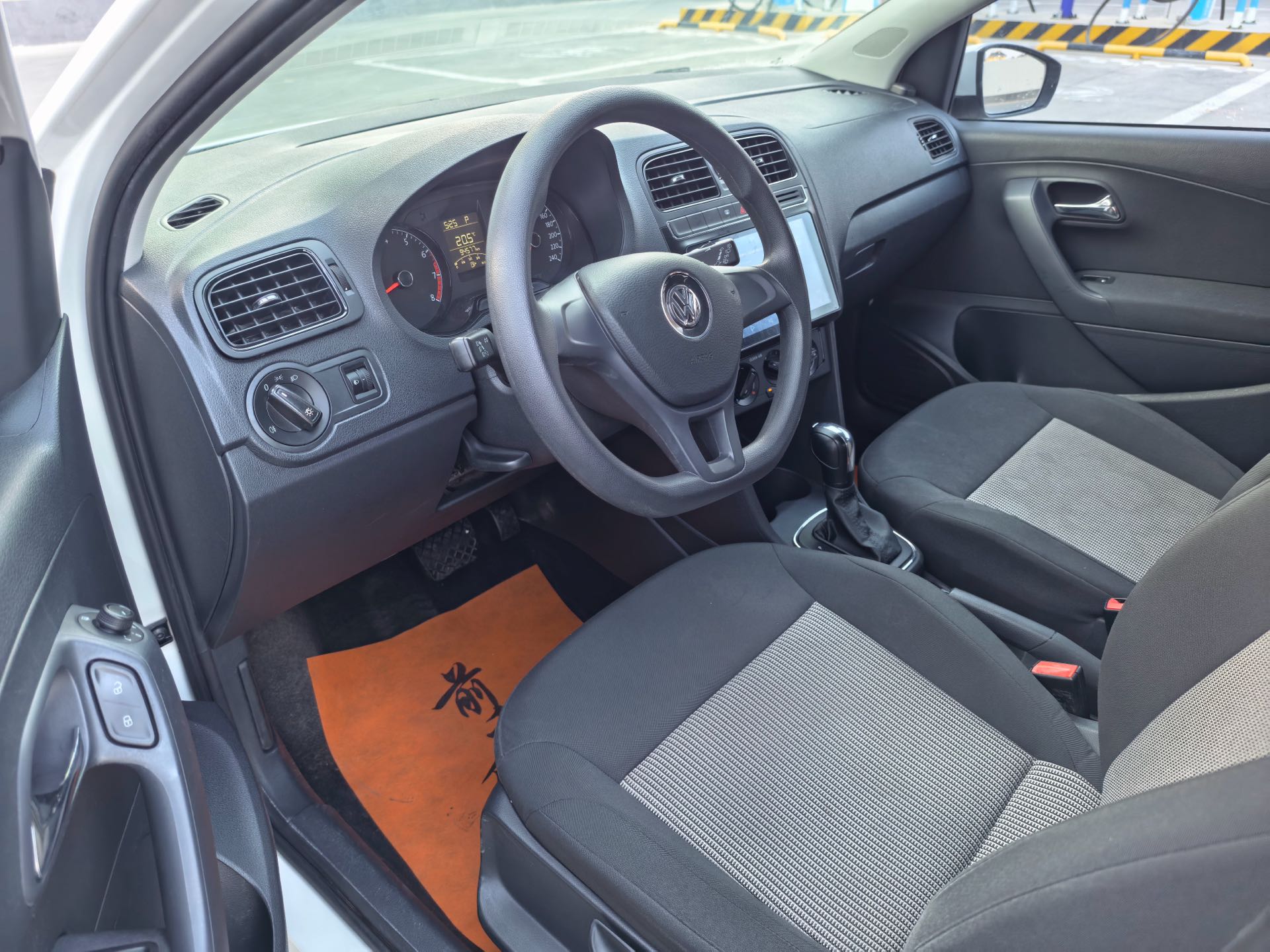 Volkswagen Polo 2019 #9 Volkswagen Polo 2019 car image #9