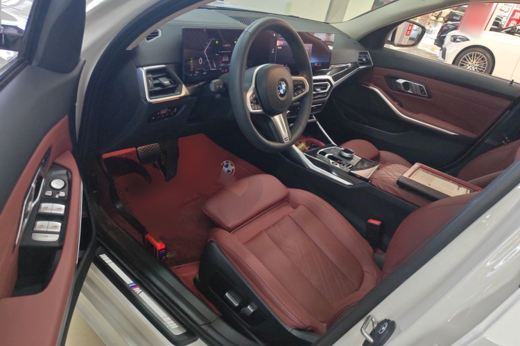 BMW 3 Series 2023 صورة سيارة #16