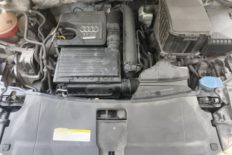 Audi Q3 2018 car image #18