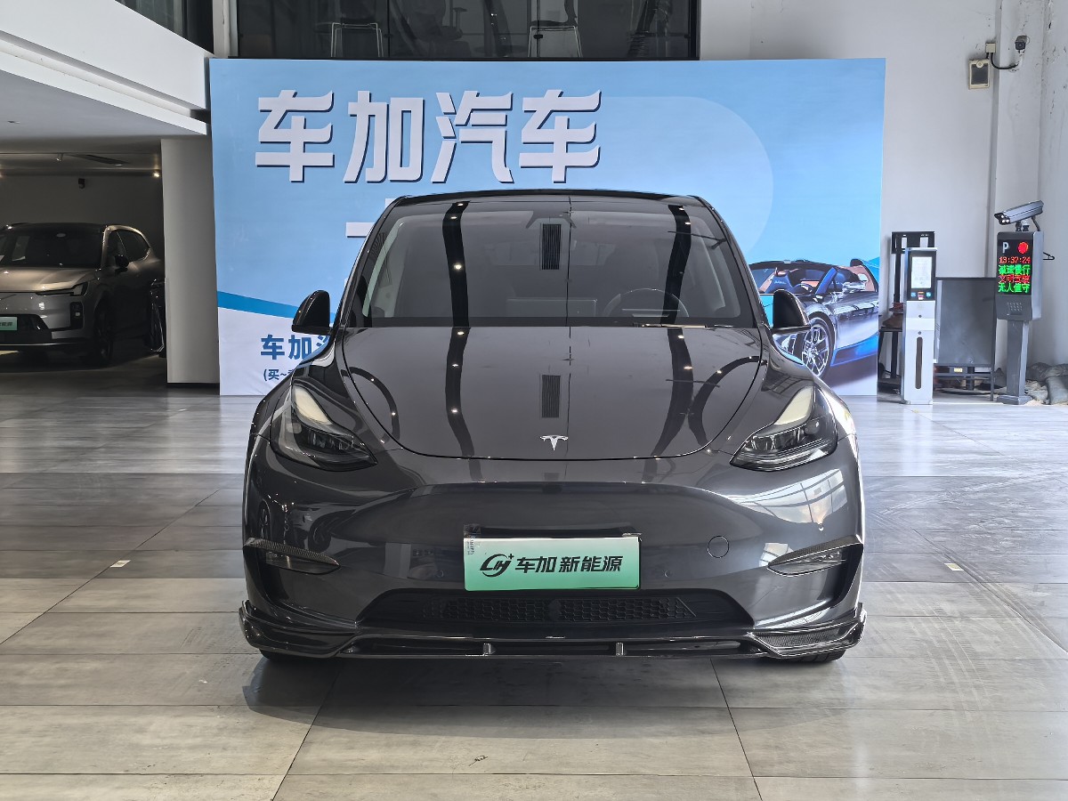 Tesla Model Y 2023 car image #2