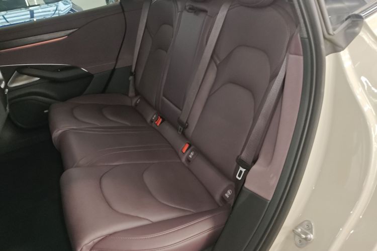 MI SU7 2025 image de voiture #19