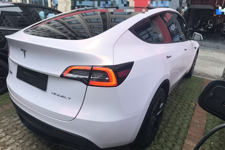Tesla Model Y 2024 car image #7