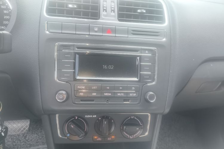 Volkswagen Polo 2016 car image #13