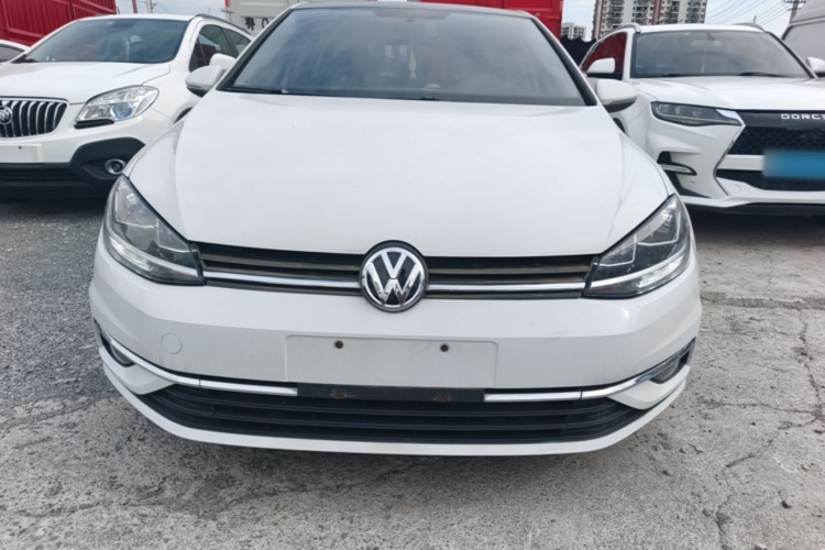 Volkswagen Golf 2018 car image #3