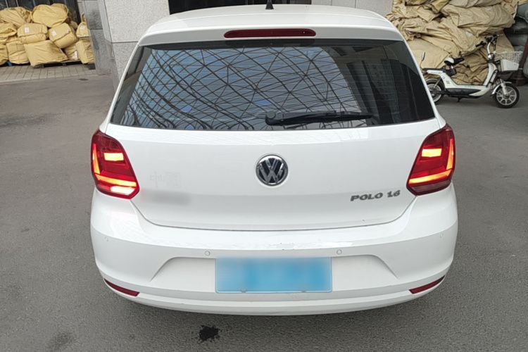 Volkswagen Polo 2015 car image #6