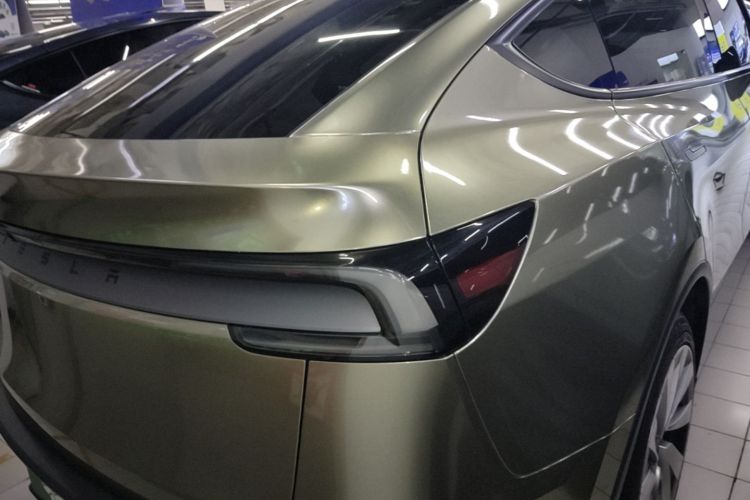 Tesla Model Y 2025 #8 Tesla Model Y 2025 car image #8