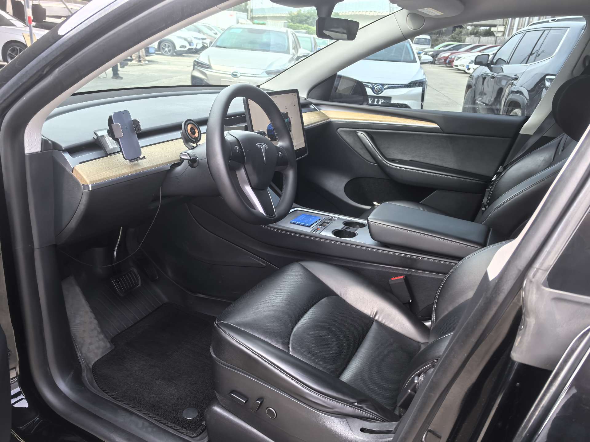 Tesla Model Y 2023 #4 Tesla Model Y 2023 صورة سيارة #4