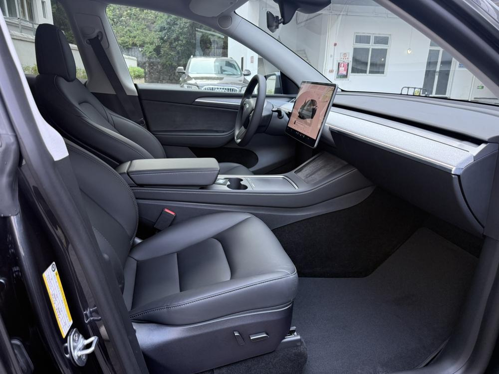 Tesla Model Y 2024 #10 Tesla Model Y 2024 car image #10