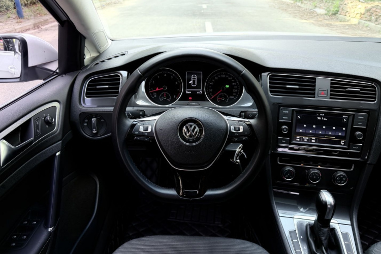 Volkswagen Golf 2018 car image #11