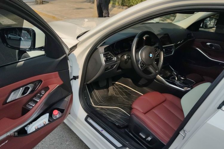 BMW 3 Series 2021 car image #18