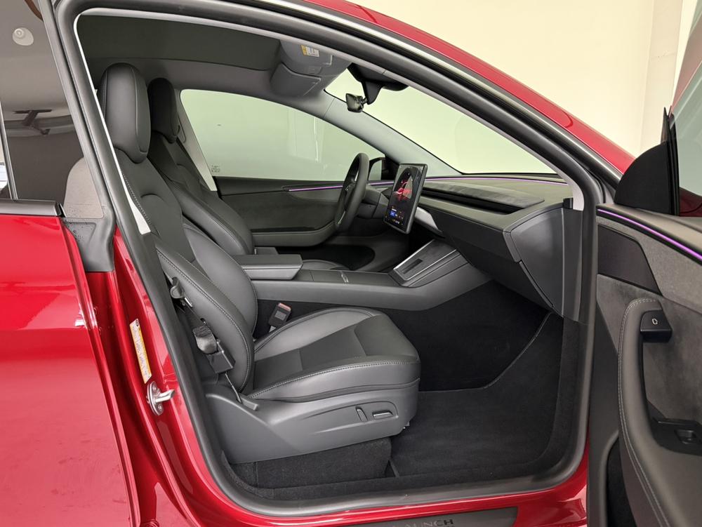Tesla Model Y 2025 car image #12
