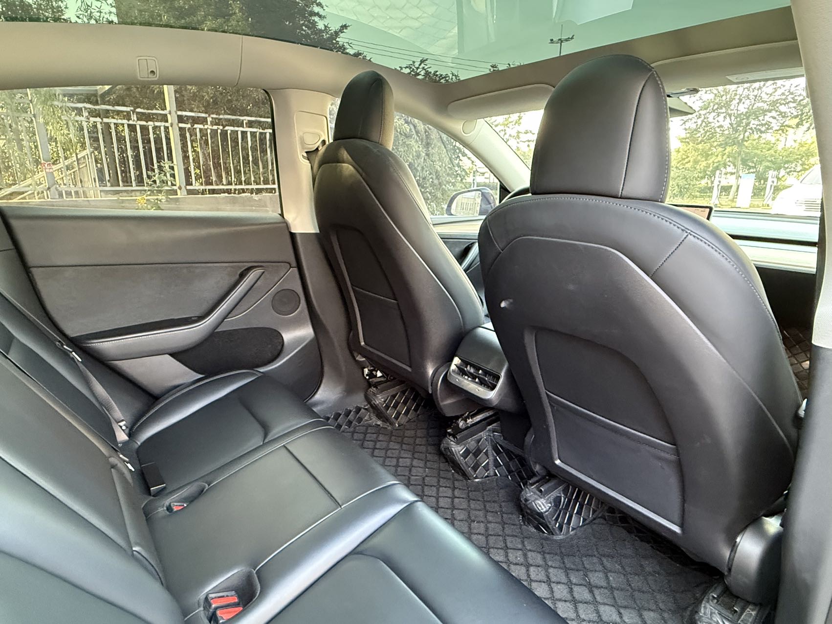 Tesla Model Y 2022 car image #6