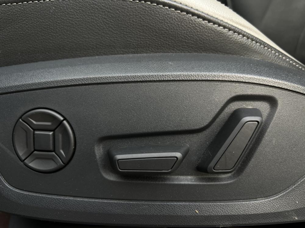 Audi Q3 2022 car image #8