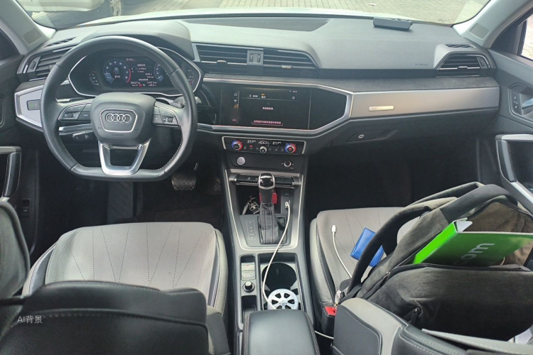 Audi Q3 2019 car image #11