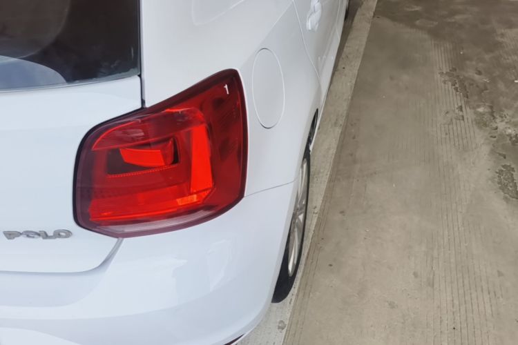Volkswagen Polo 2015 car image #8