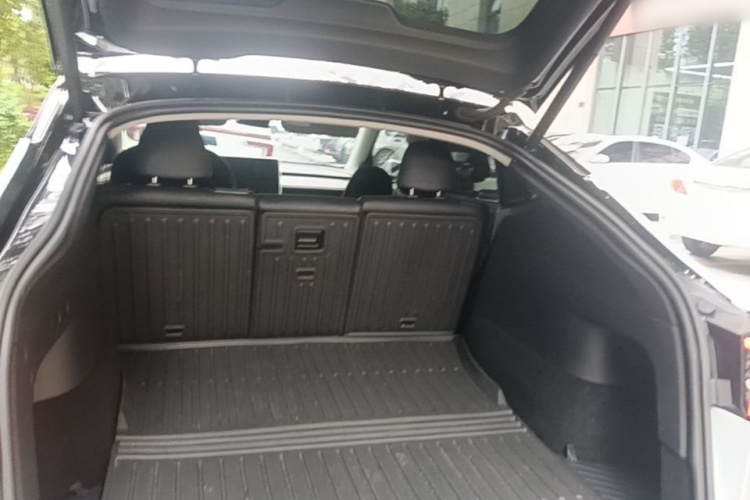 Tesla Model Y 2021 #21 Tesla Model Y 2021 car image #21