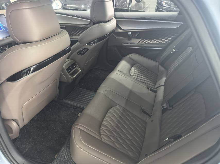 BYD Han 2023 car image #5