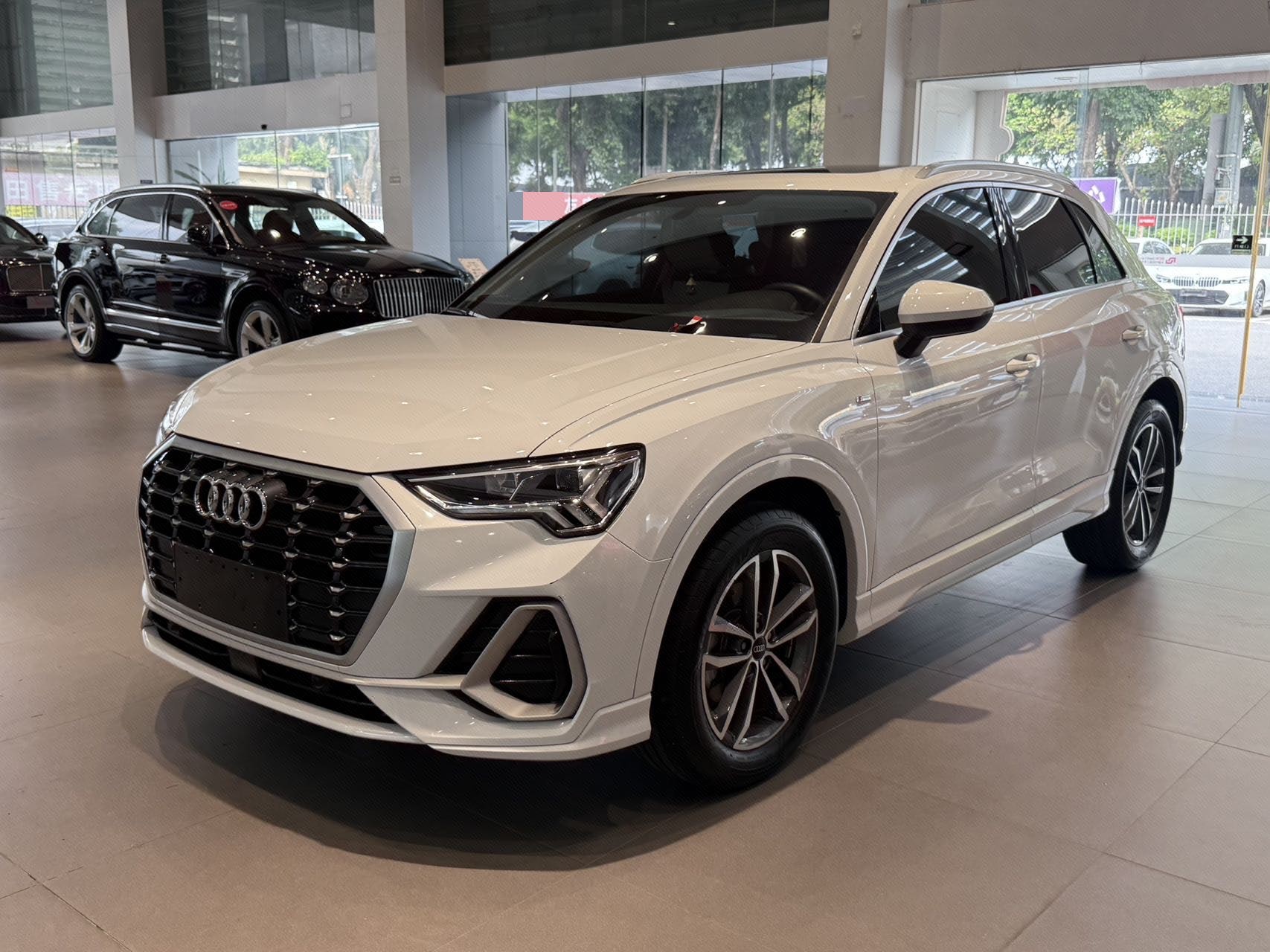 Audi Q3 2022 car image 