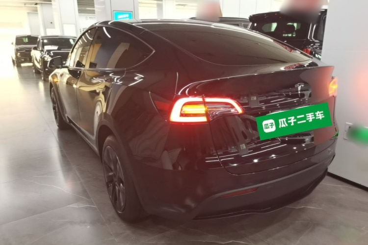 Tesla Model Y 2023 #5 Tesla Model Y 2023 car image #5