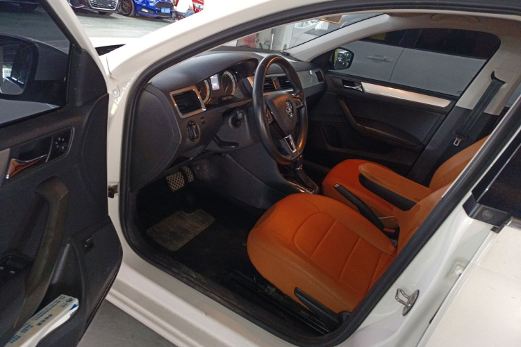Skoda Rapid 2018 image de voiture #12