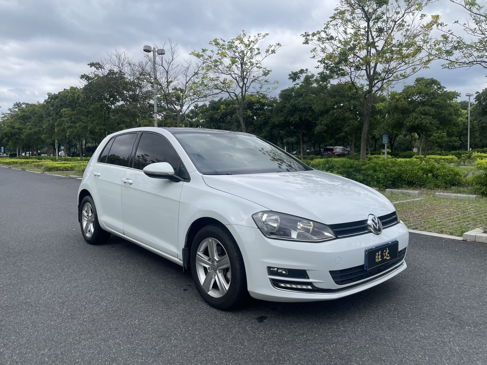 Volkswagen Golf 2014 car image #2