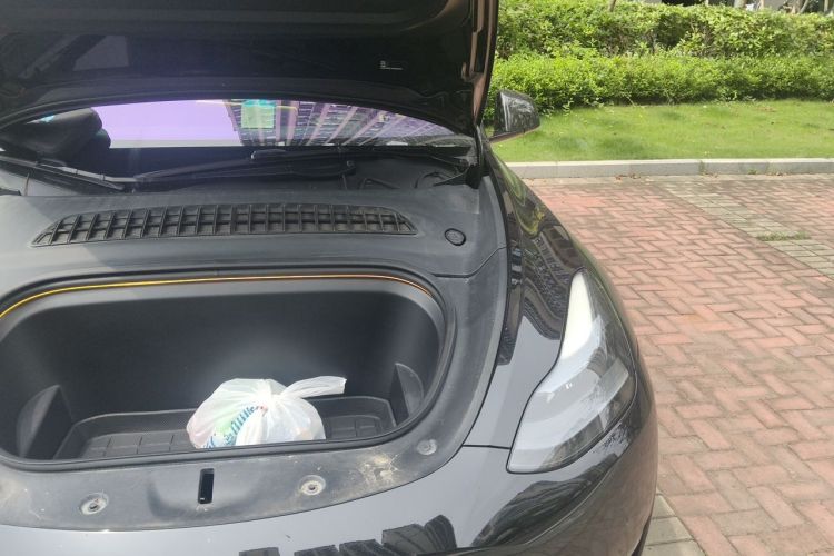 Tesla Model Y 2023 car image #25