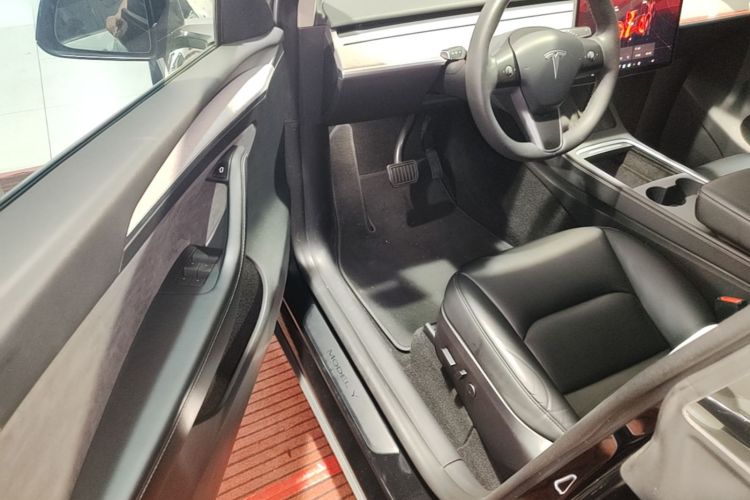 Tesla Model Y 2024 #12 Tesla Model Y 2024 car image #12