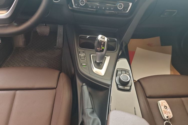 BMW 3 Series 2018 car image #14