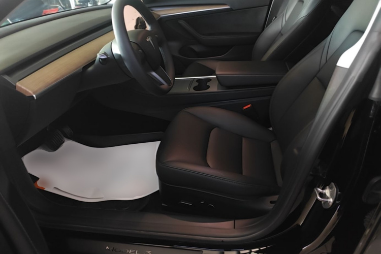 Tesla Model 3 2023 immagine di auto #15