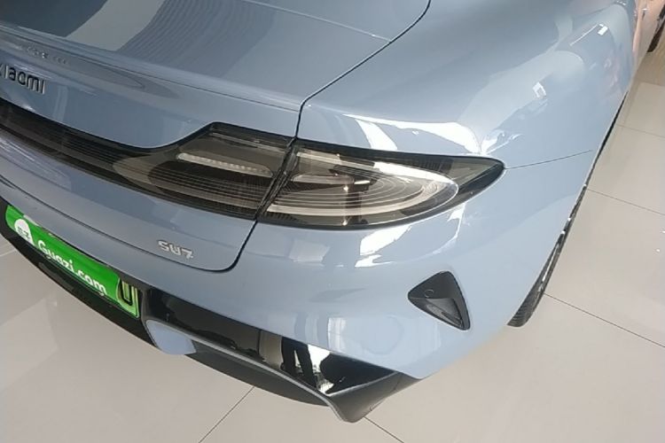 MI SU7 2024 immagine di auto #8