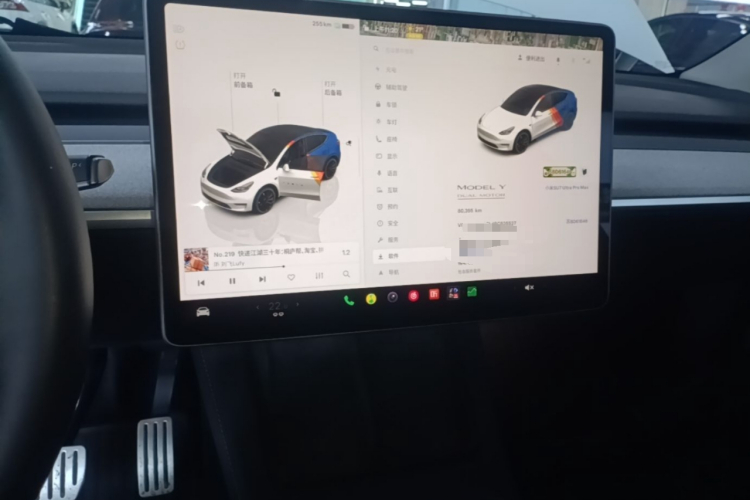 Tesla Model Y 2023 car image #17