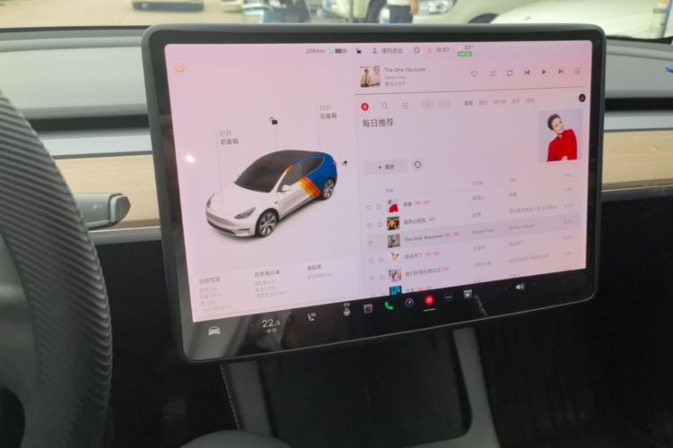 Tesla Model Y 2021 #13 Tesla Model Y 2021 car image #13